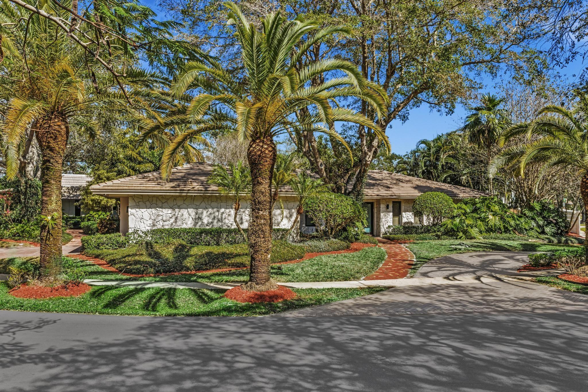 Emerald Hills 68-26 B - Residential