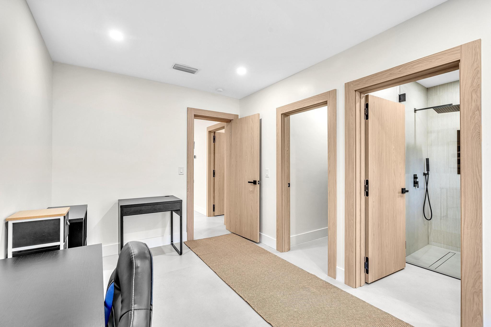 Emerald Hills 68-26 B - Residential