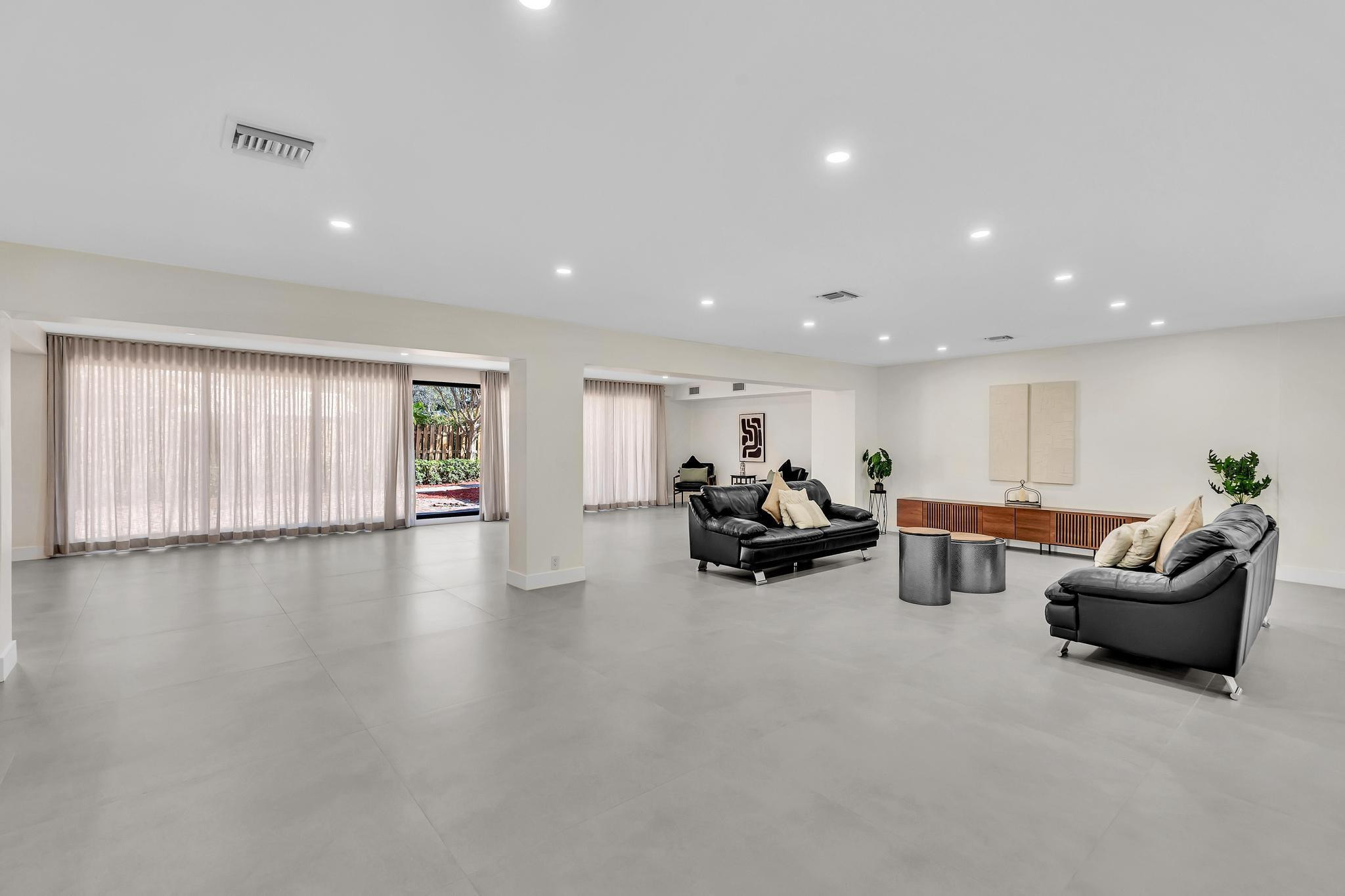 Emerald Hills 68-26 B - Residential