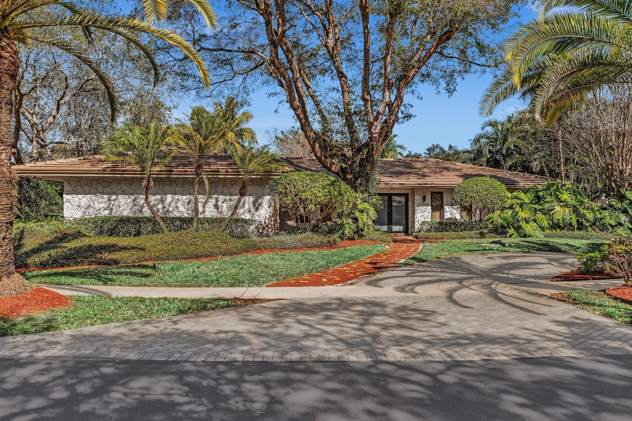 Emerald Hills 68-26 B - Residential