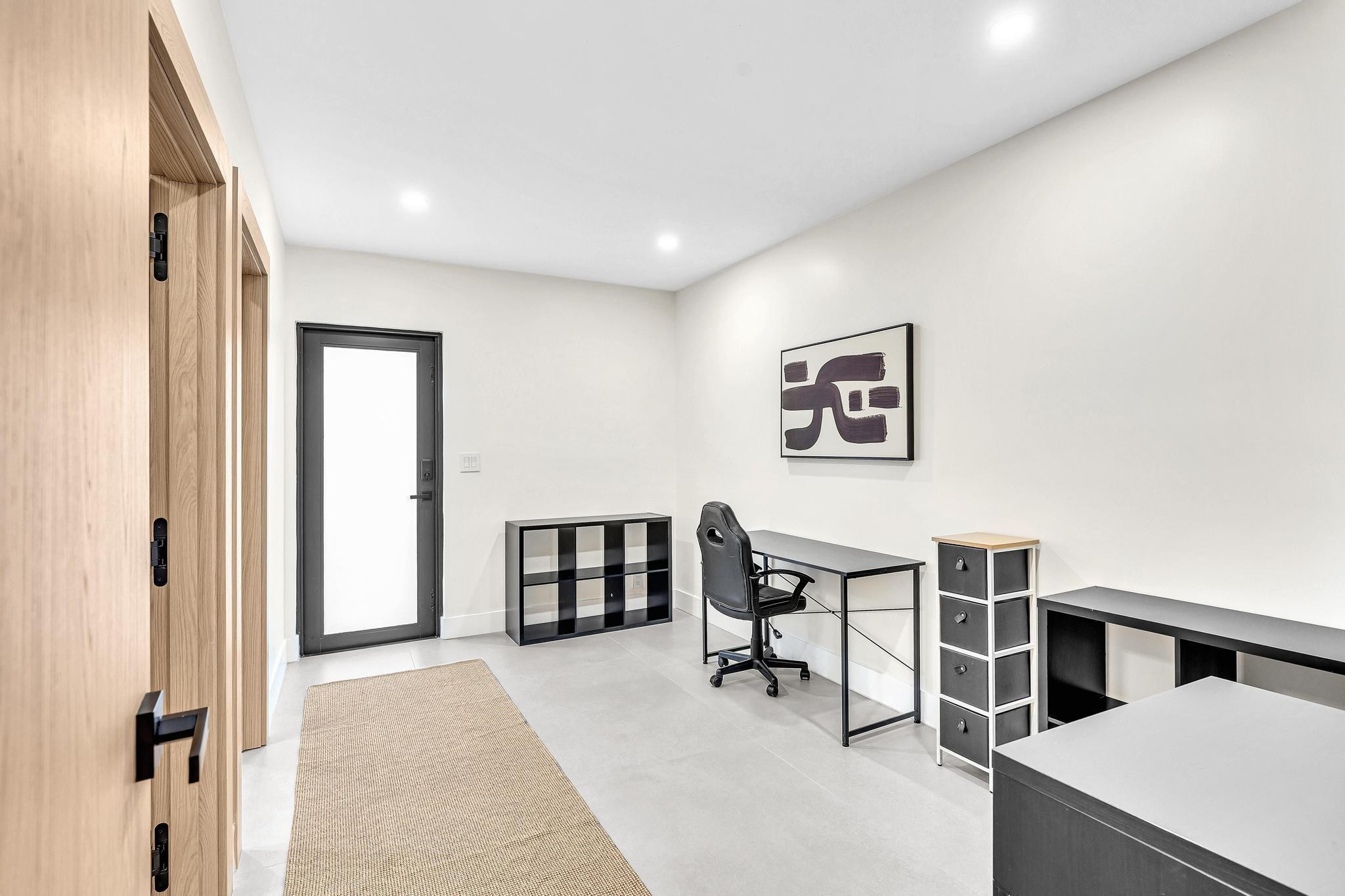 Emerald Hills 68-26 B - Residential