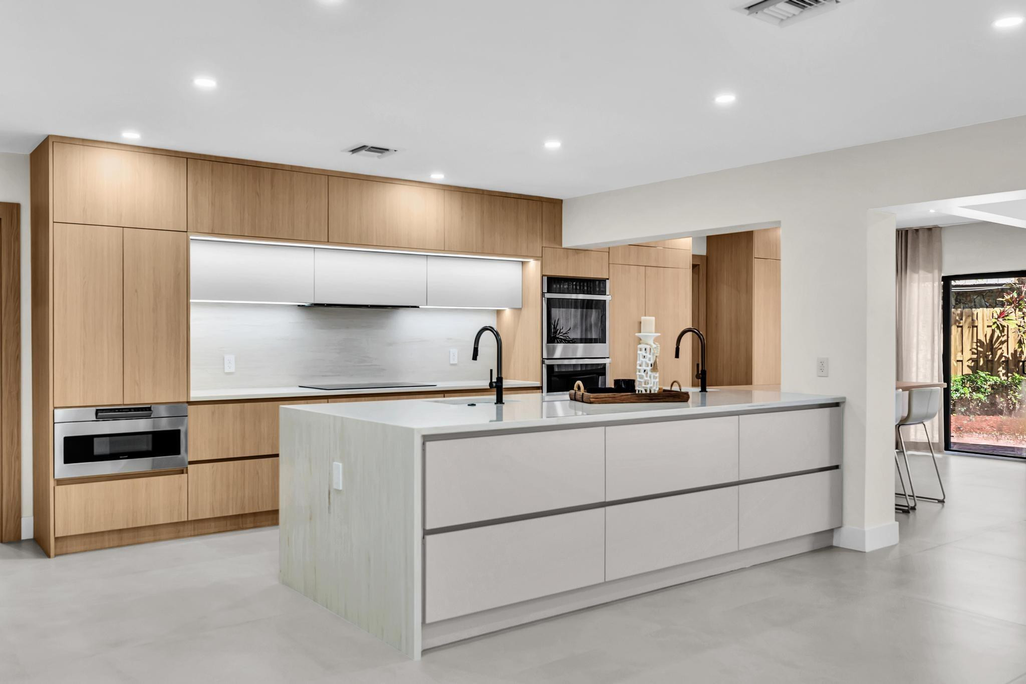 Emerald Hills 68-26 B - Residential