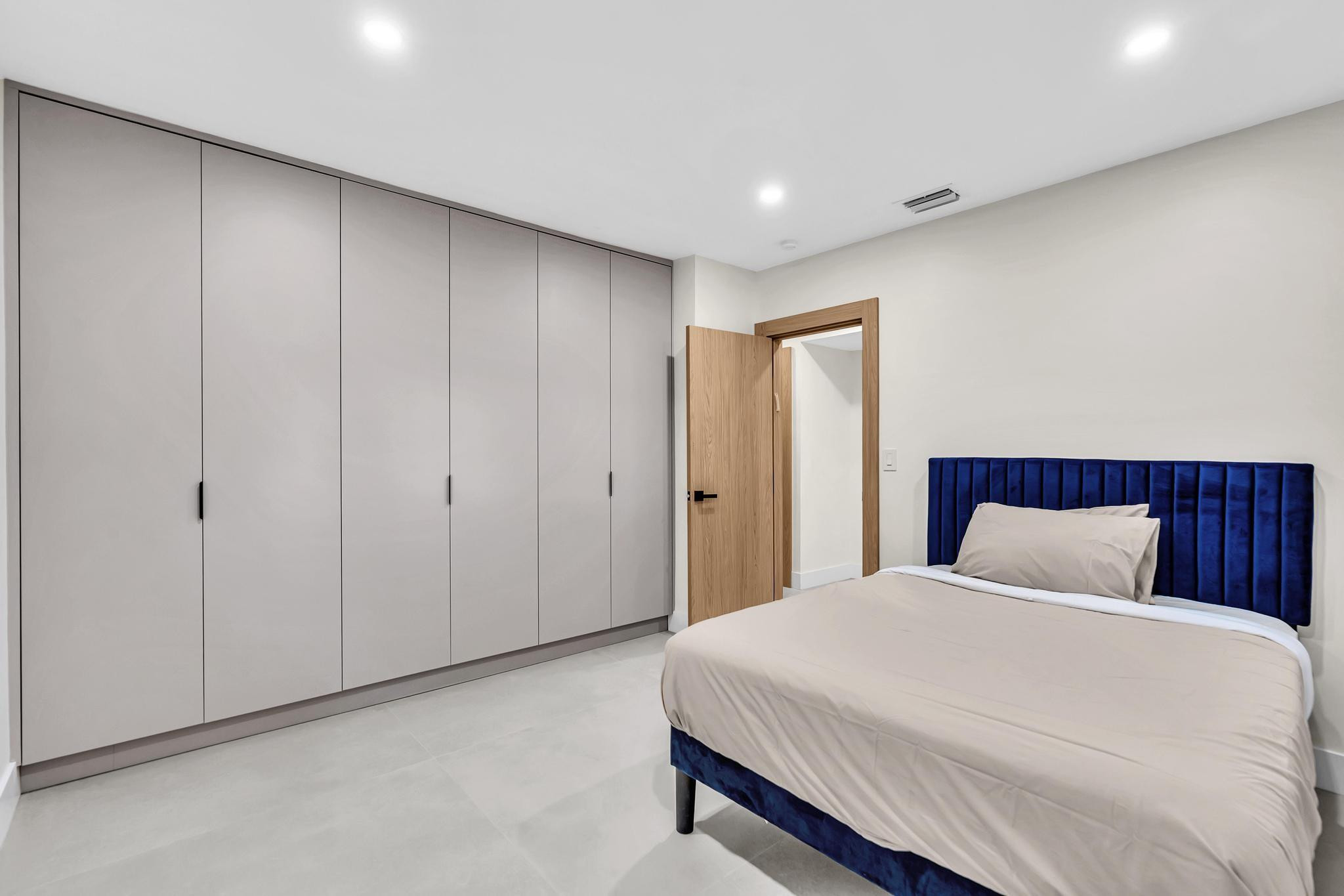 Emerald Hills 68-26 B - Residential