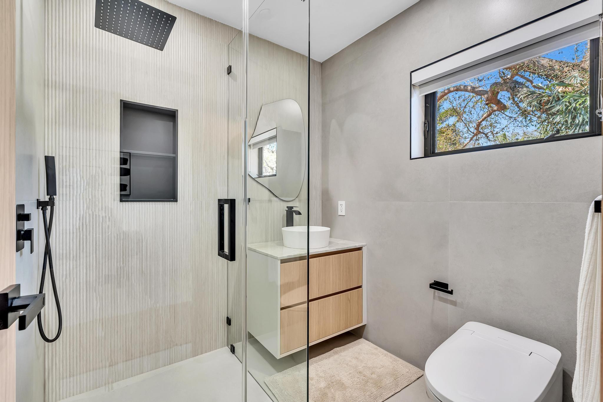 Emerald Hills 68-26 B - Residential