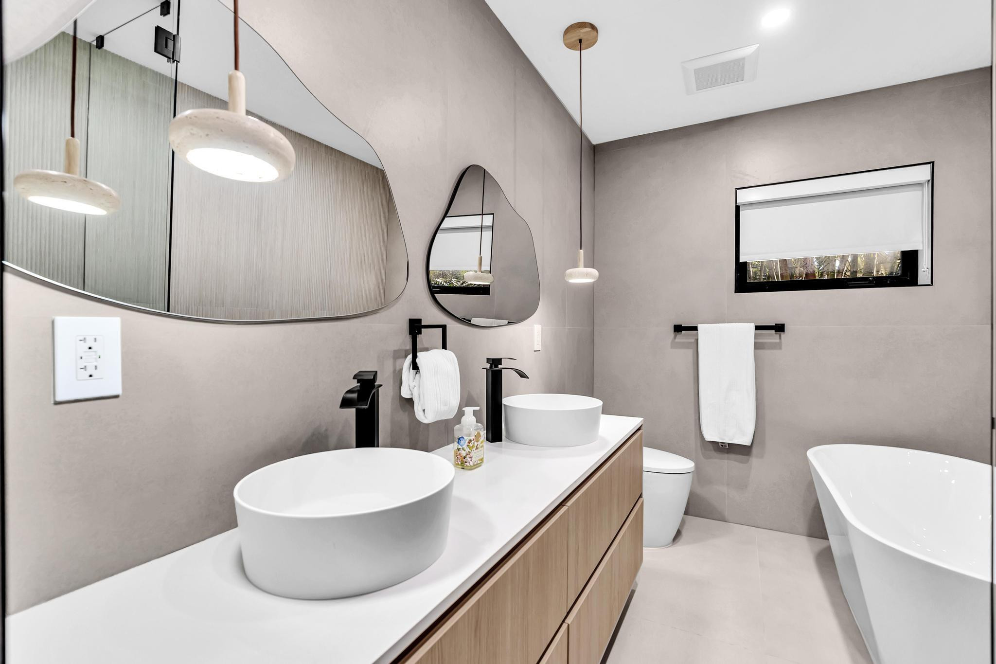 Emerald Hills 68-26 B - Residential