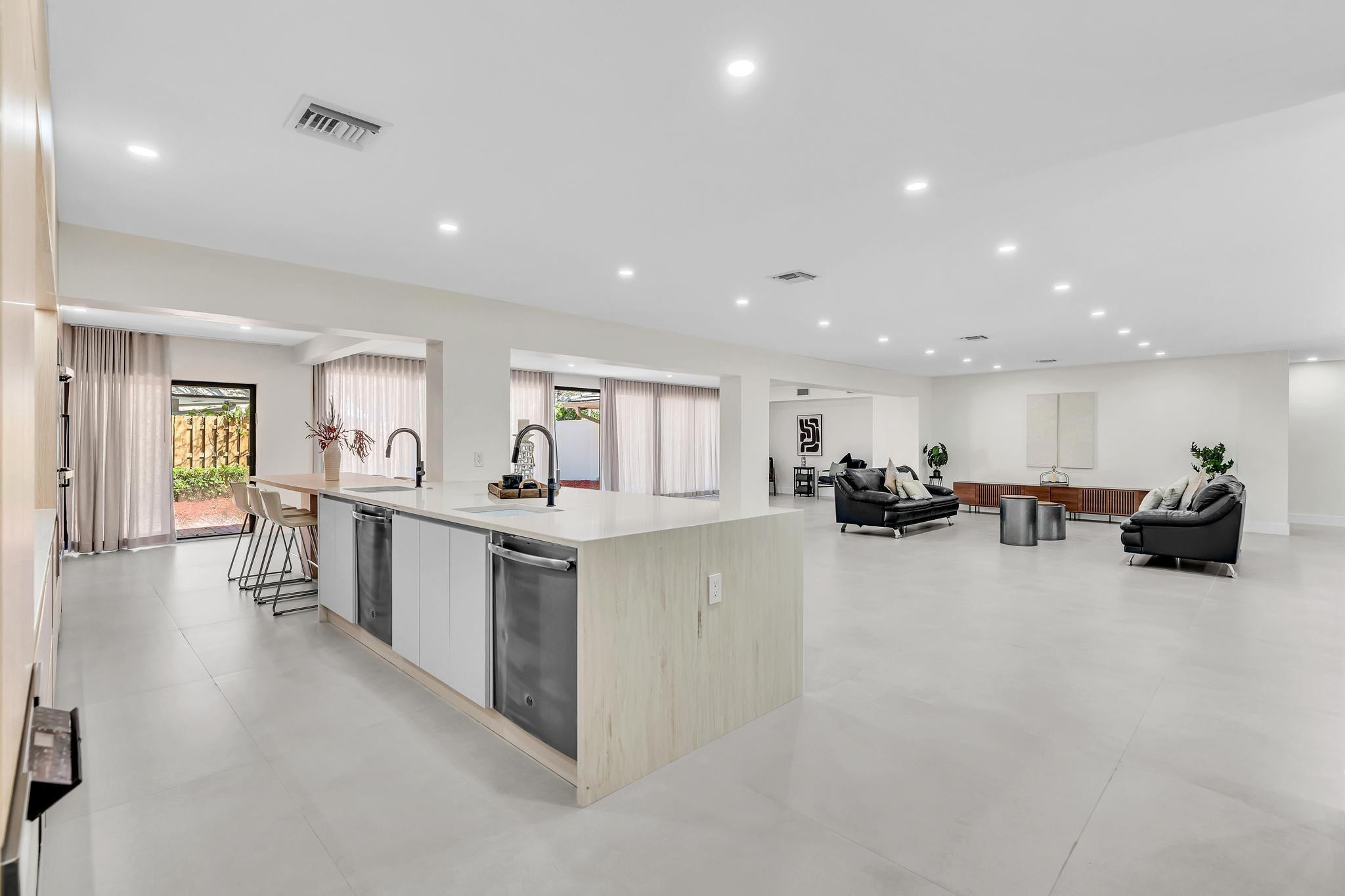 Emerald Hills 68-26 B - Residential