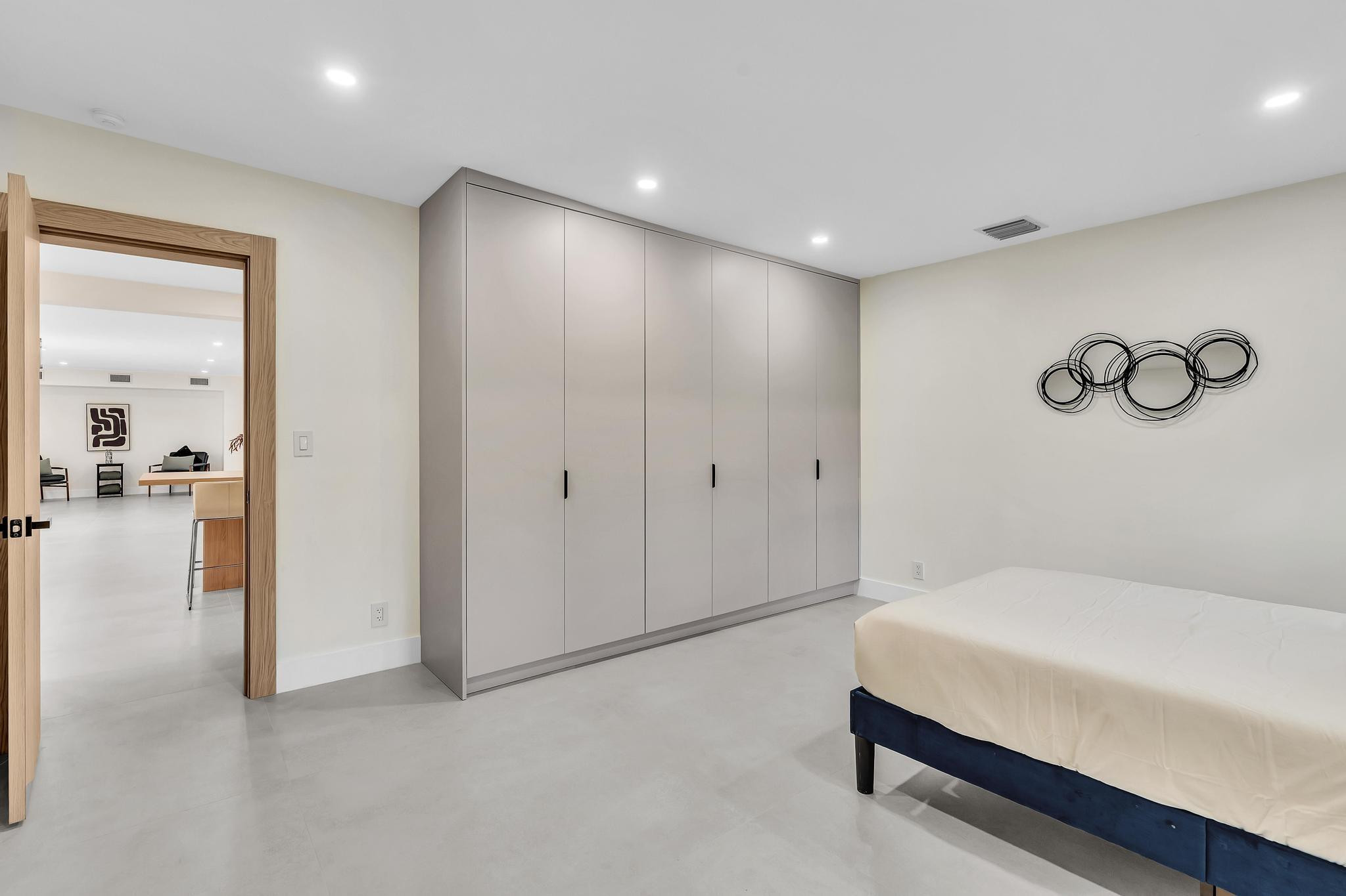 Emerald Hills 68-26 B - Residential