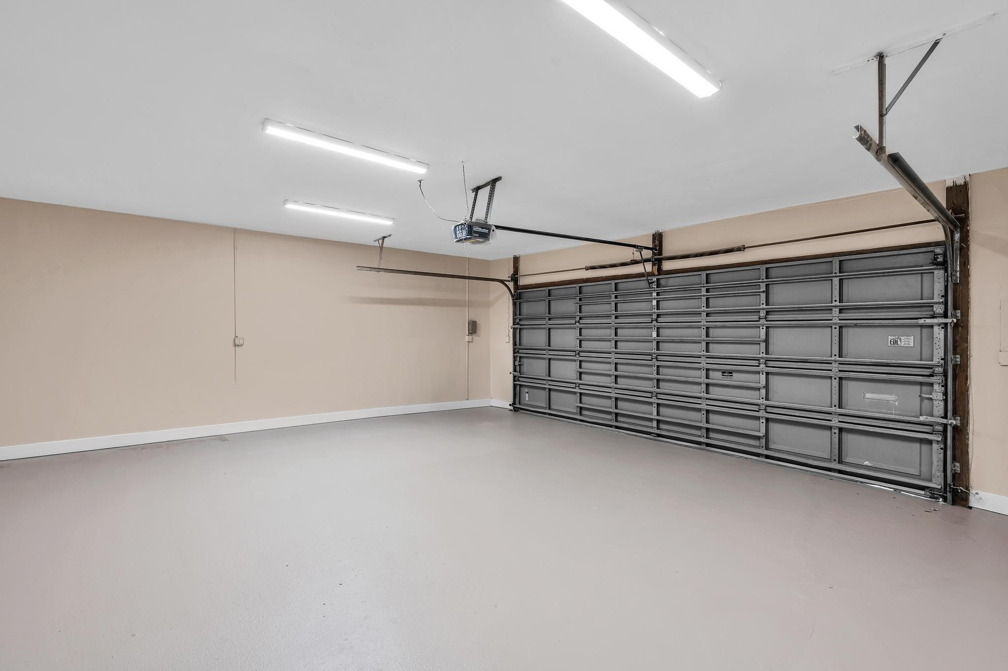 Emerald Hills 68-26 B - Residential