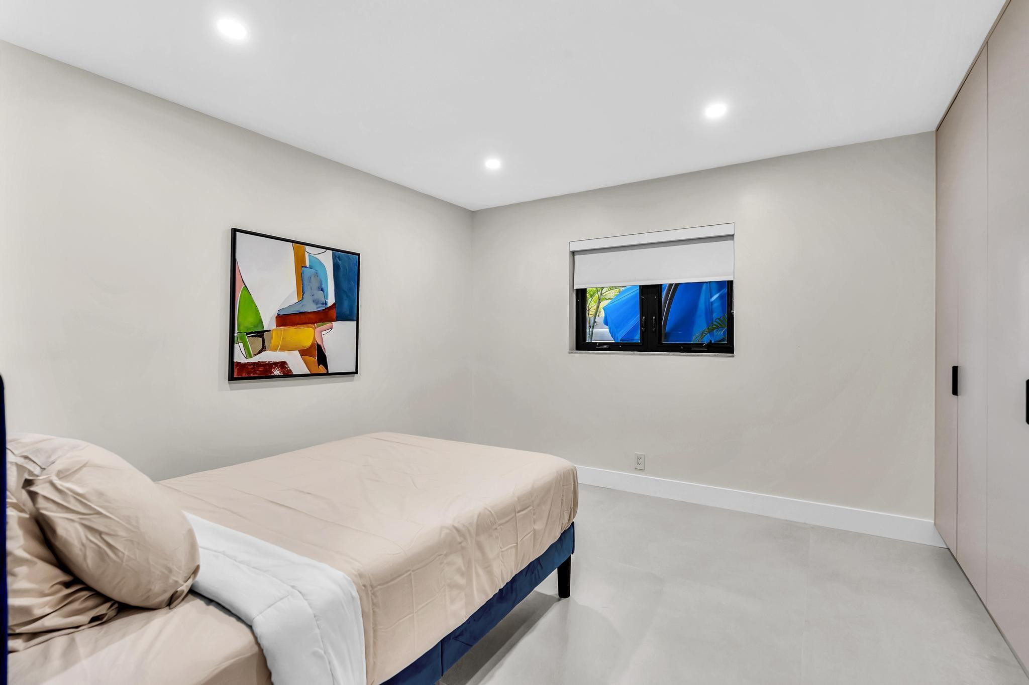 Emerald Hills 68-26 B - Residential