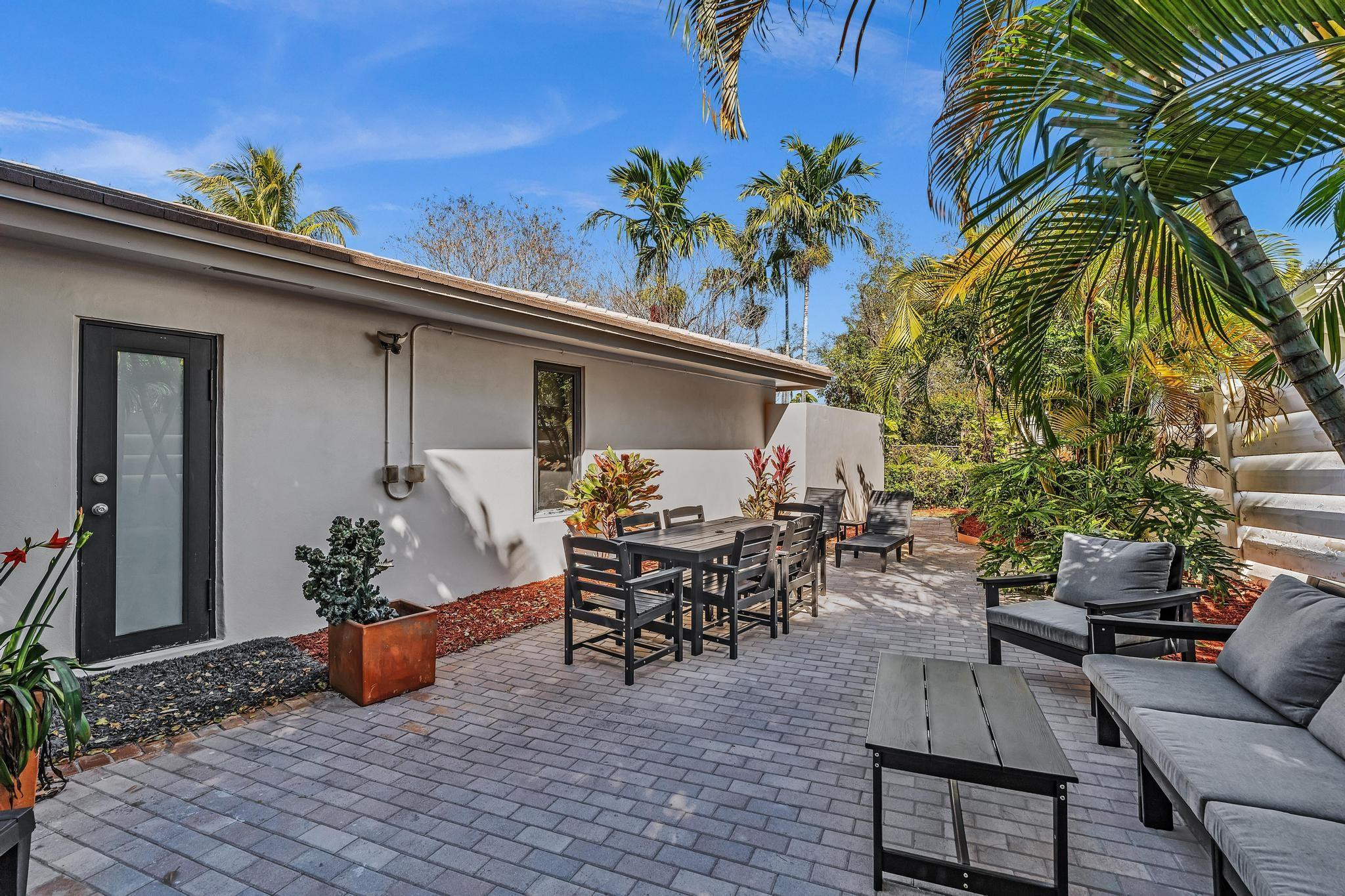 Emerald Hills 68-26 B - Residential