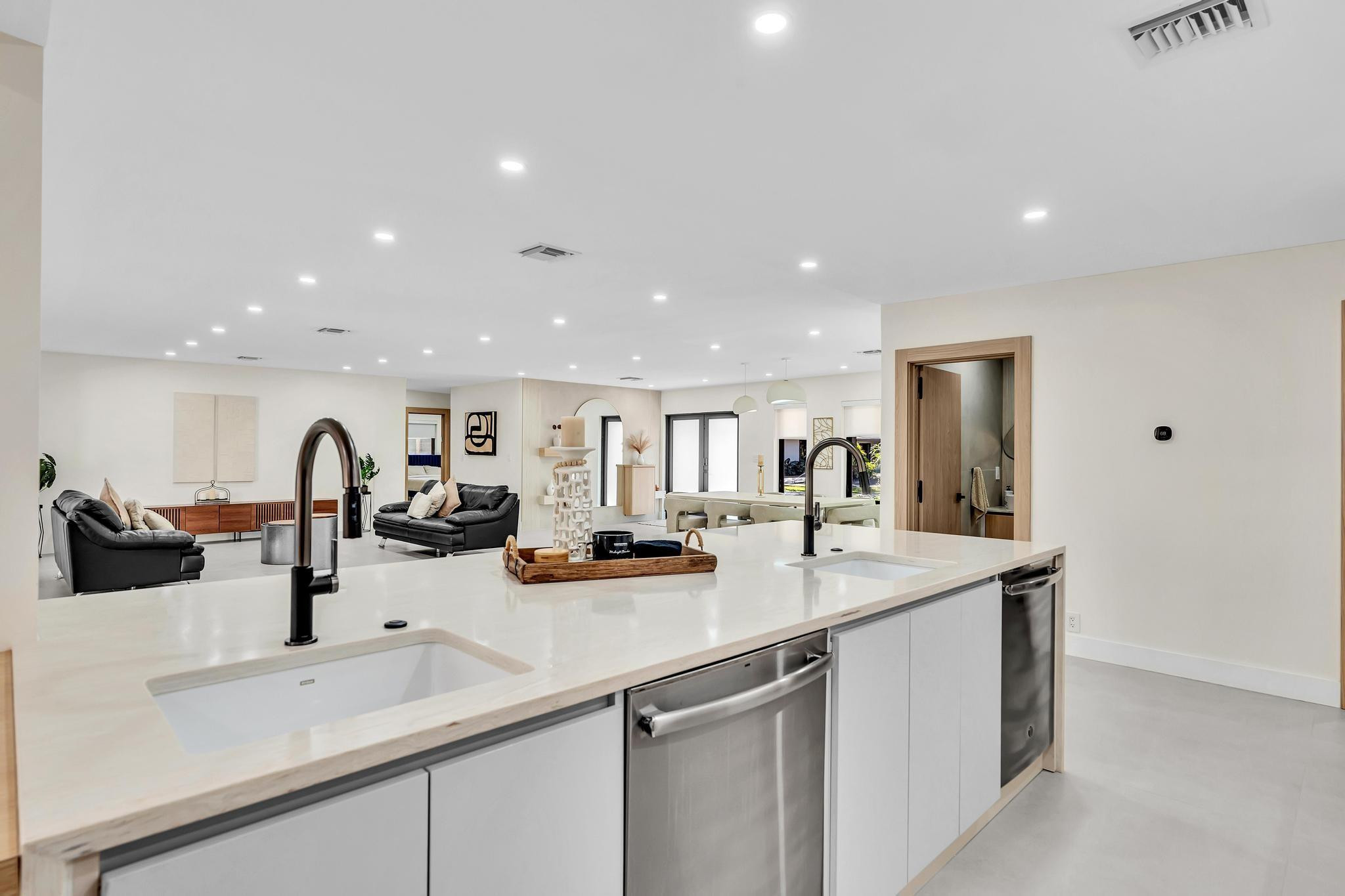 Emerald Hills 68-26 B - Residential