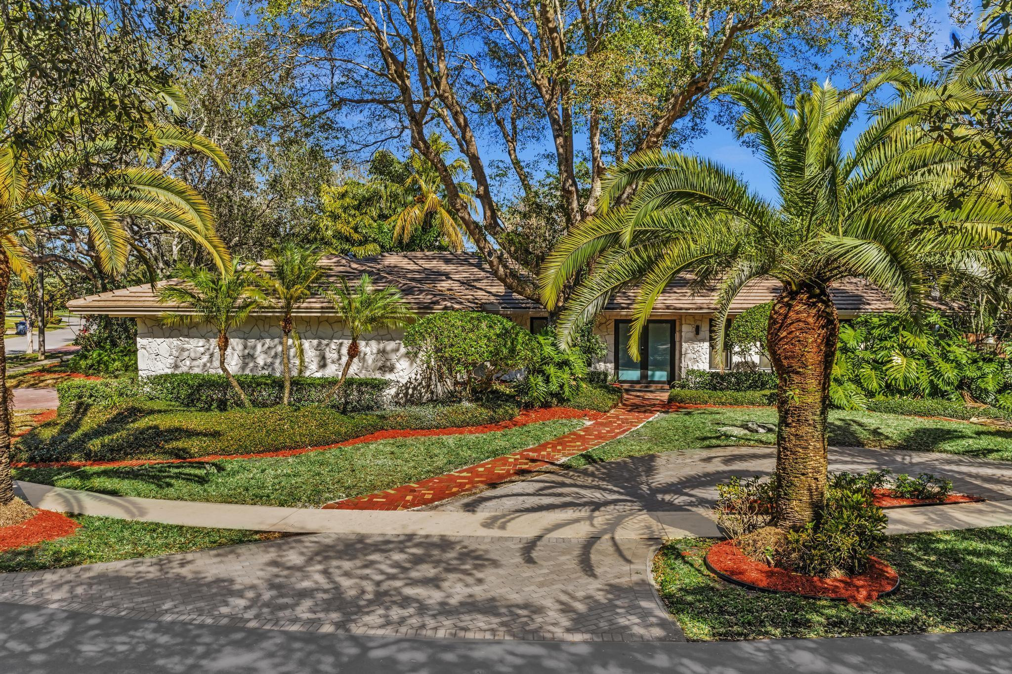 Emerald Hills 68-26 B - Residential