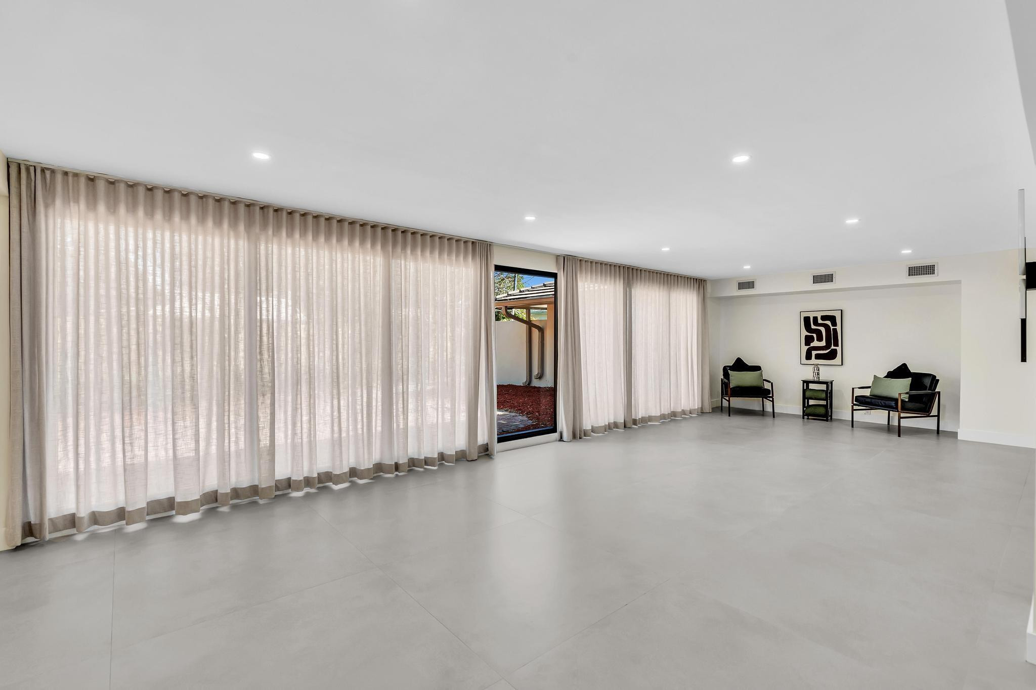 Emerald Hills 68-26 B - Residential