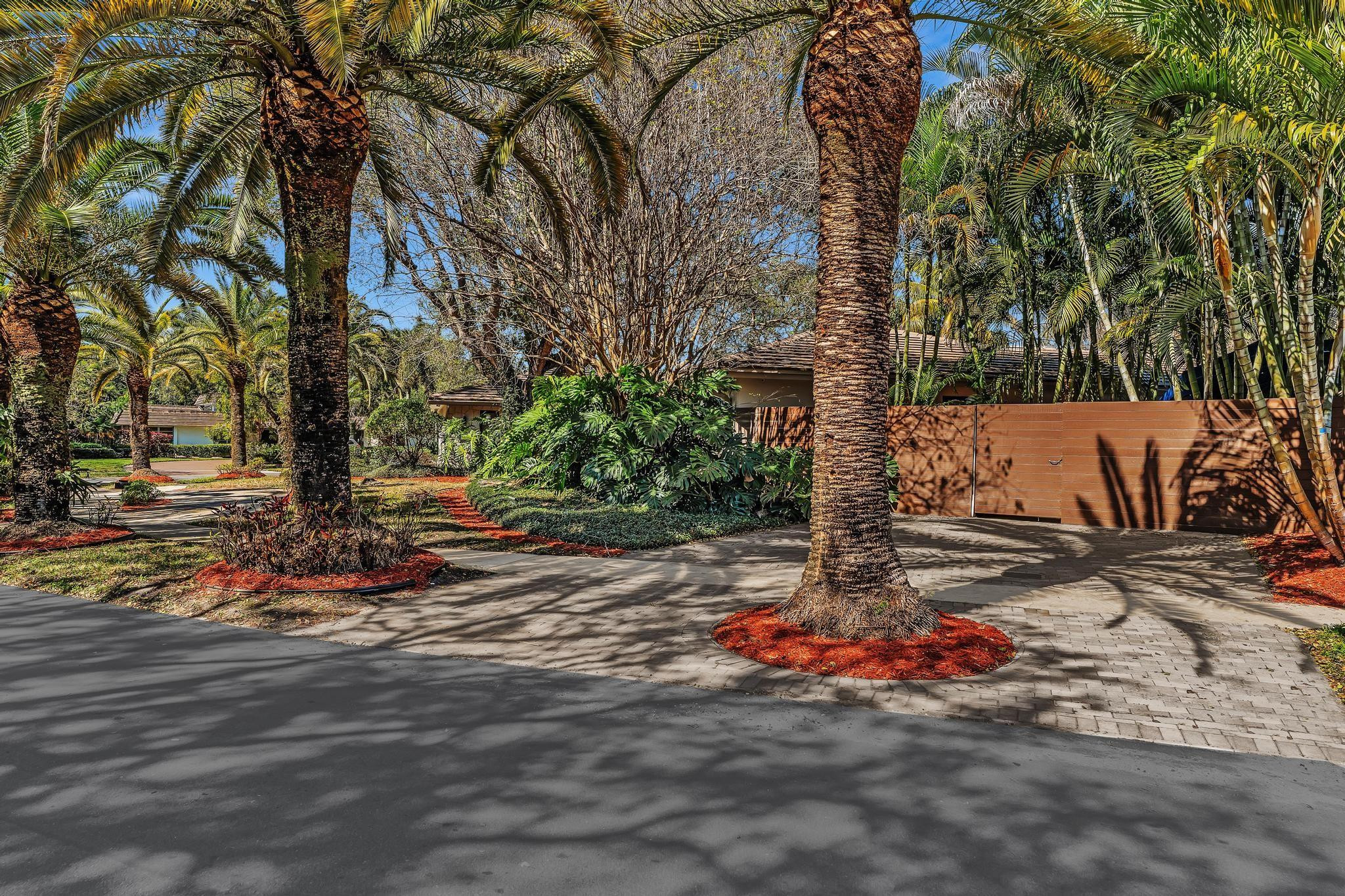 Emerald Hills 68-26 B - Residential