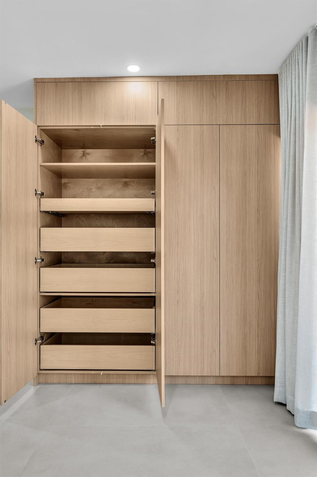 Emerald Hills 68-26 B - Residential