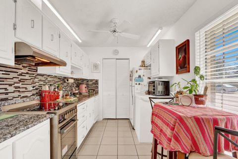 Tiny photo for 615 Laconia Circle #A, Lake Worth, FL 33467 (MLS # R11166616)