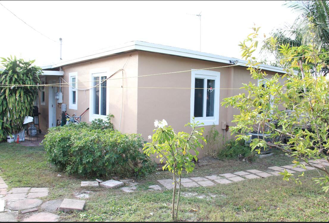 WHISPERING PALMS PL 4 IN - Residential