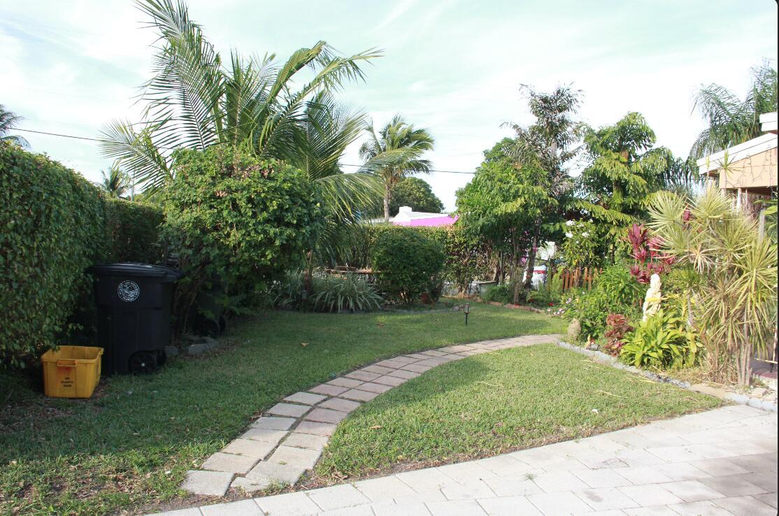 WHISPERING PALMS PL 4 IN - Residential