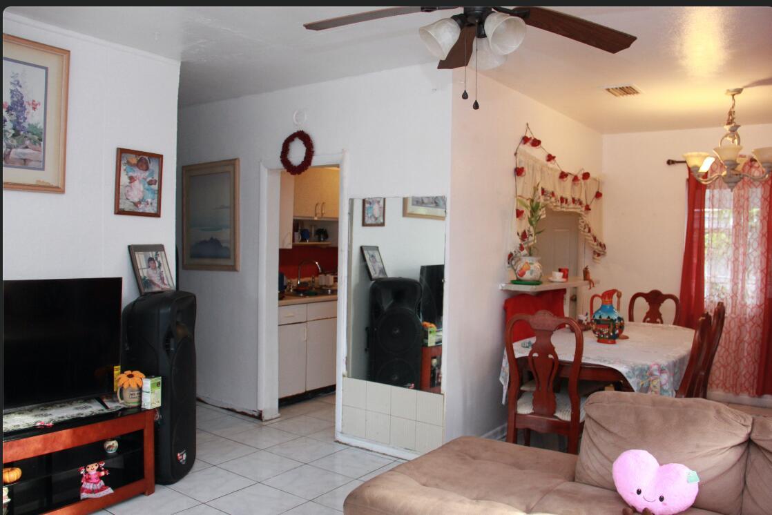 WHISPERING PALMS PL 4 IN - Residential