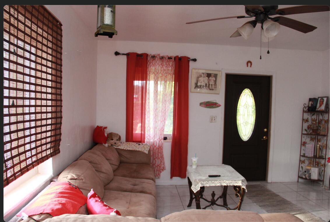 WHISPERING PALMS PL 4 IN - Residential