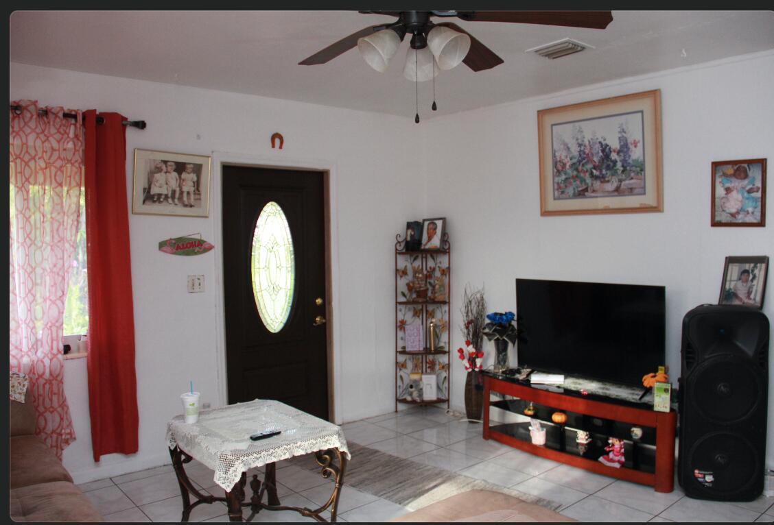 WHISPERING PALMS PL 4 IN - Residential