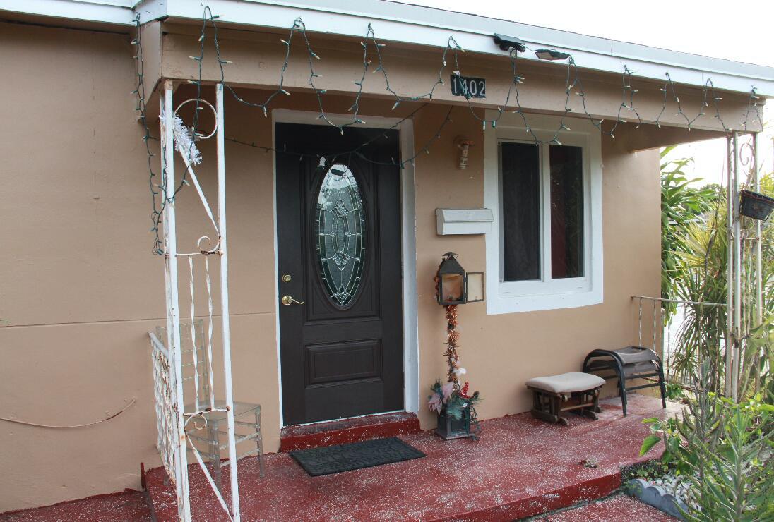 WHISPERING PALMS PL 4 IN - Residential