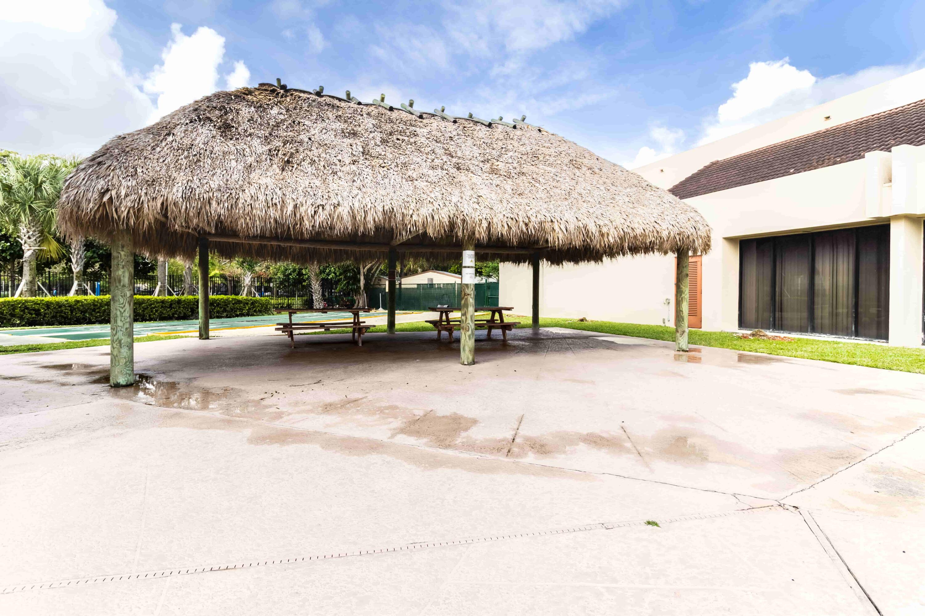 SUNRISE LAKES 5 CONDO - Residential