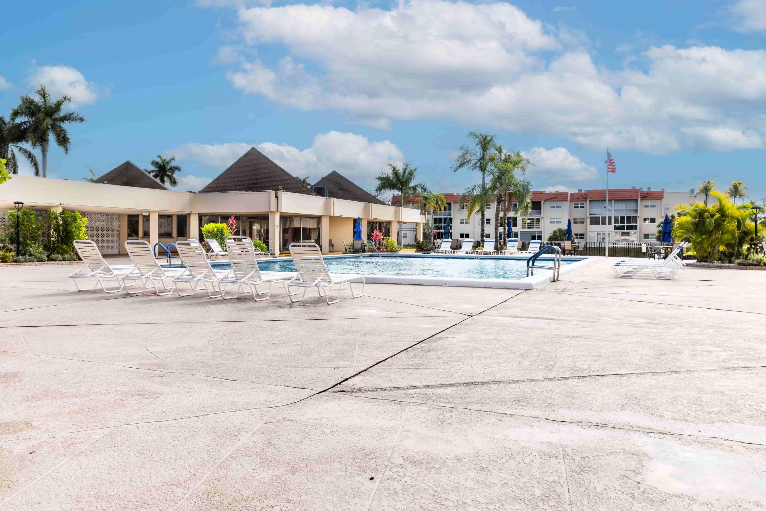 SUNRISE LAKES 5 CONDO - Residential