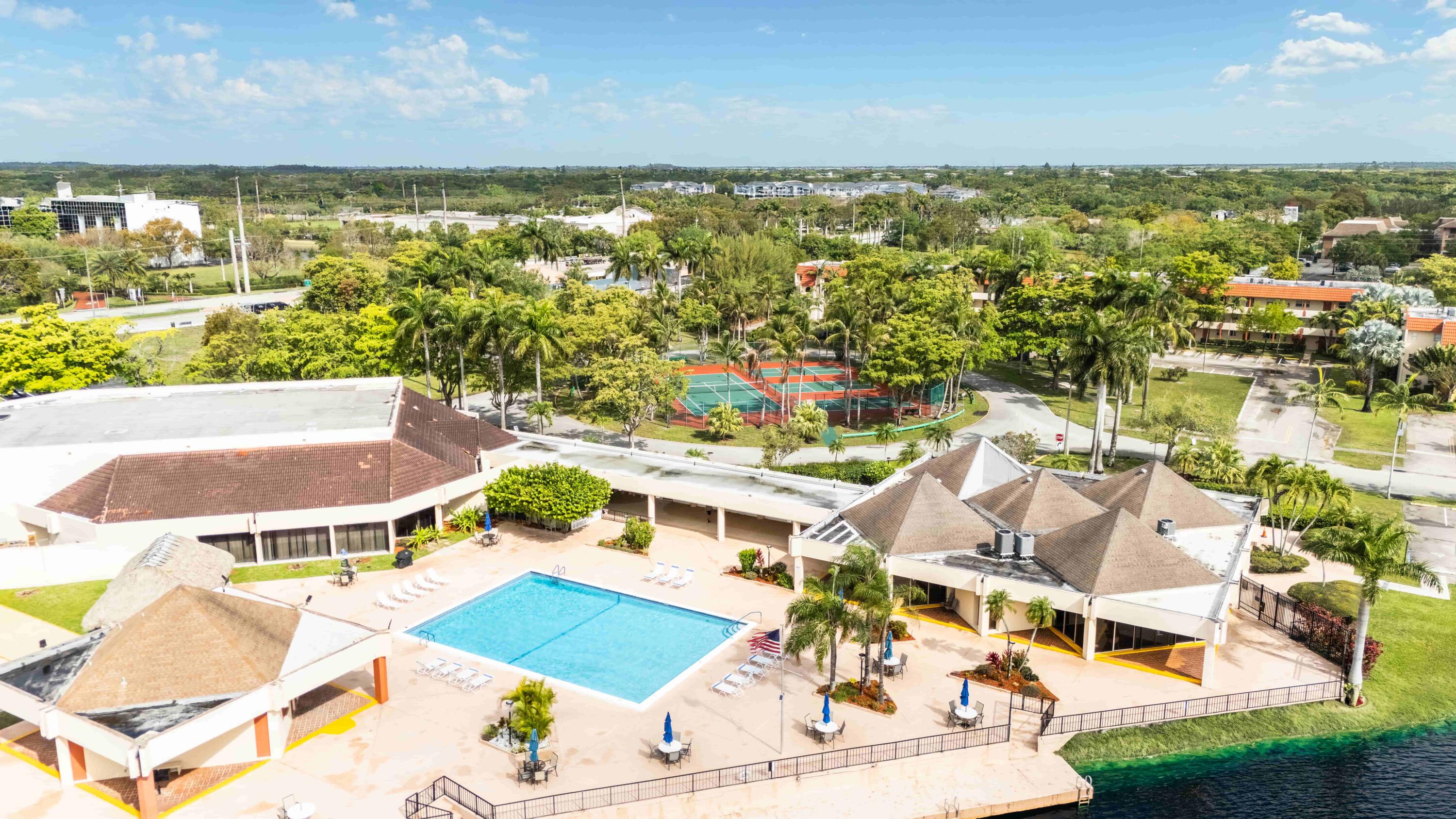 SUNRISE LAKES 5 CONDO - Residential