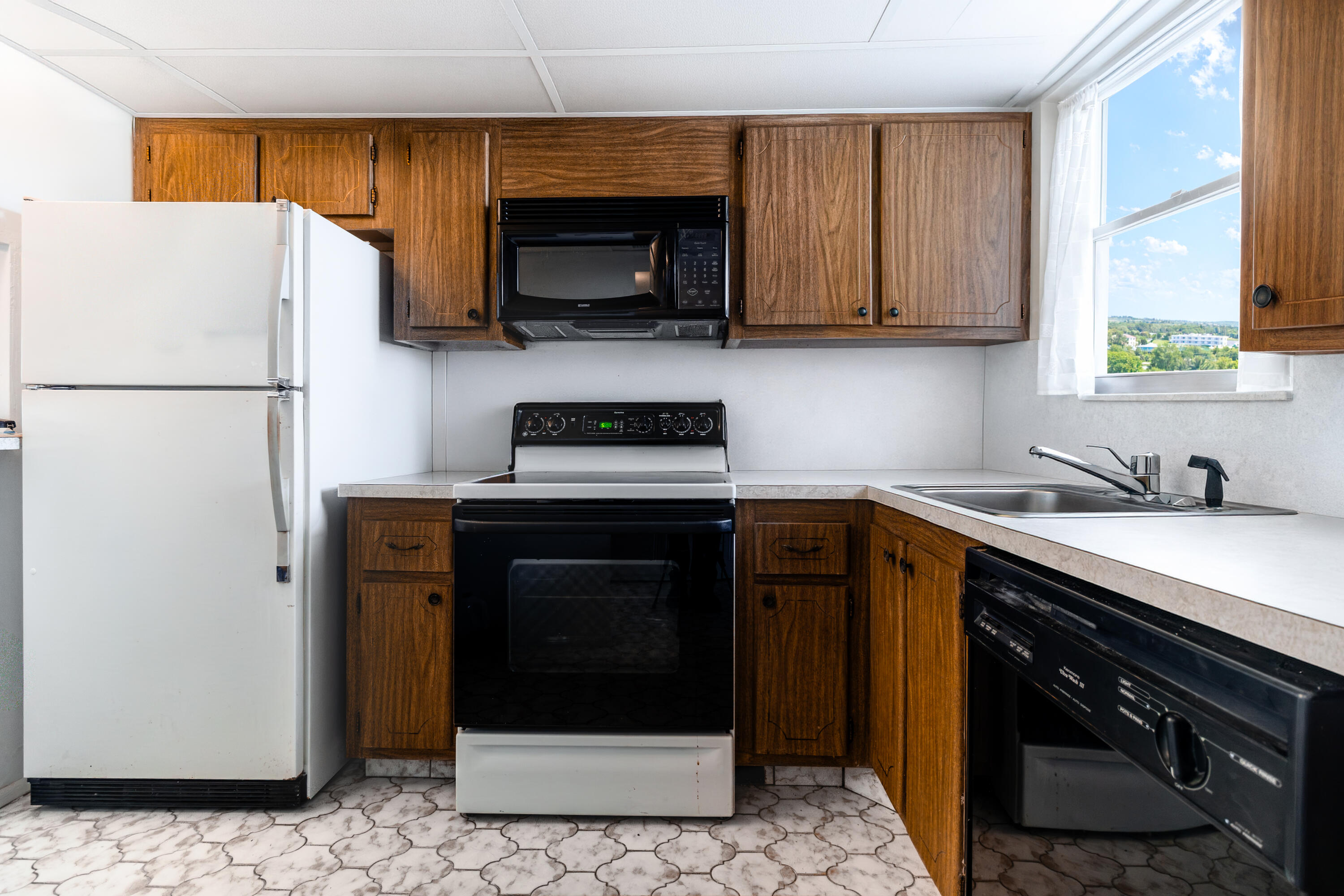 2800 Sunrise Lakes Drive W Apt 301