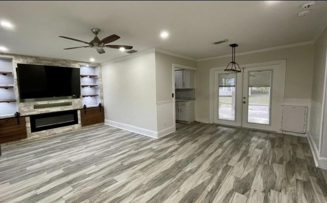 1818 SE Vesthaven Court, Port St Lucie, FL, 34952/$295,000 2 1818 SE Vesthaven Court