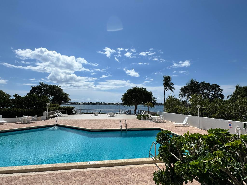 5600 N Flagler Drive 906