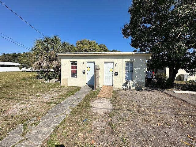 1 bedroom 1 bath, Unit 2 of 2 units in the duplex. Looking for 3 times the rent in gross income.