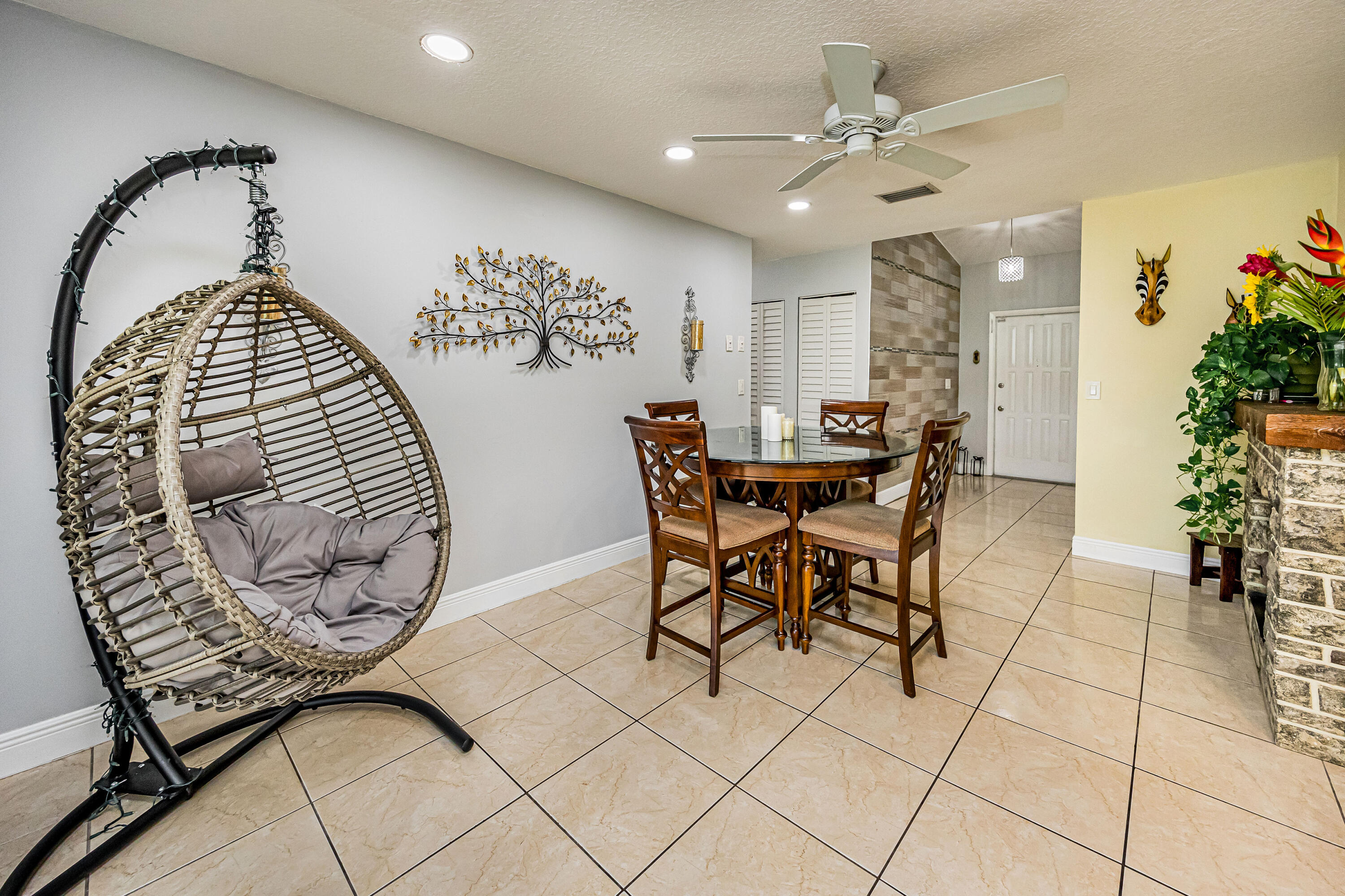 447 Foresta Terrace