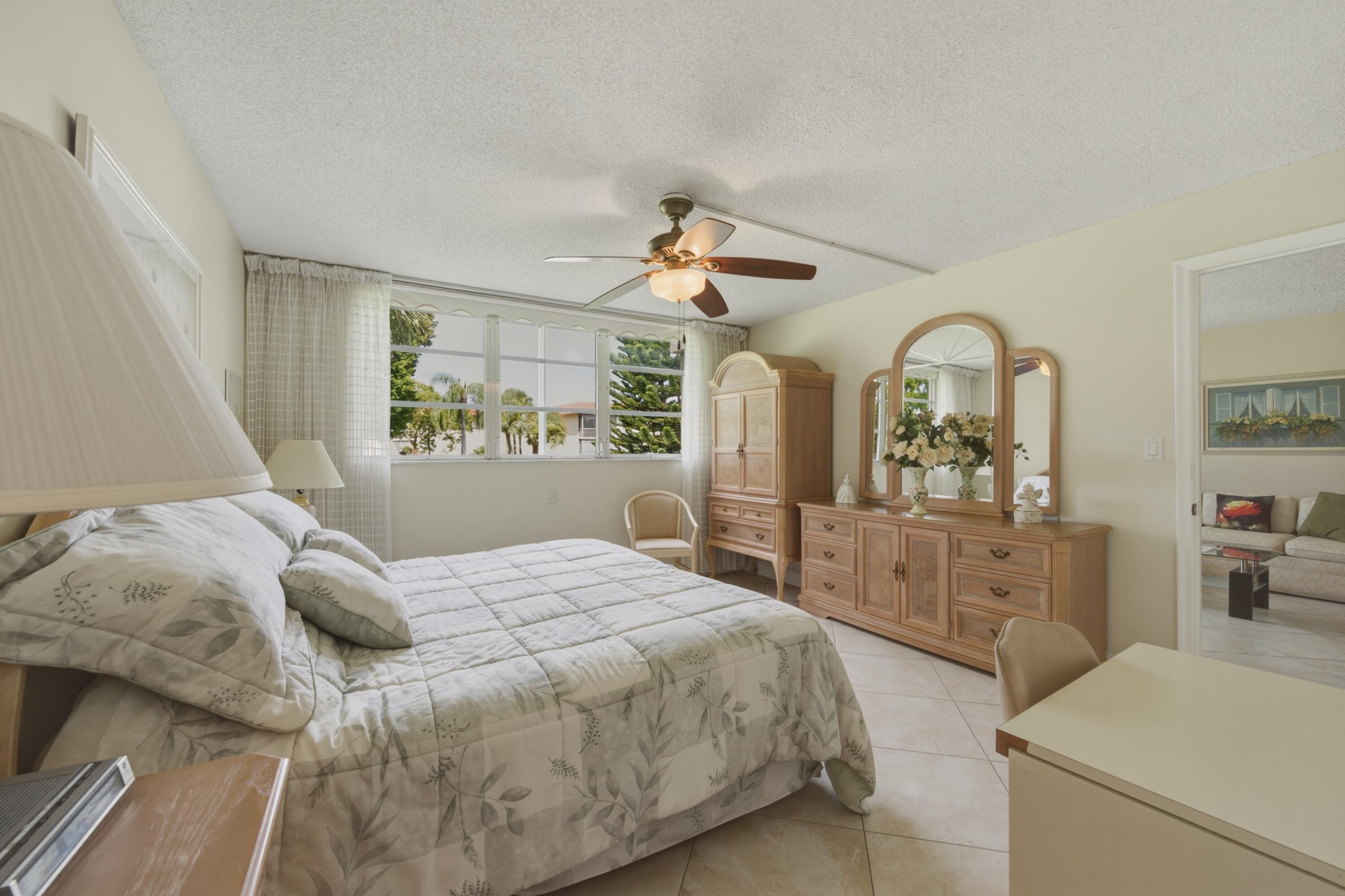 811 S Hollybrook Drive 202