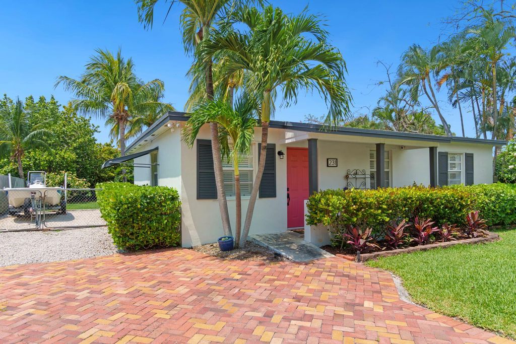Photo of 231 NE 16th Street, Delray Beach, FL 33444 (MLS # R10988823)