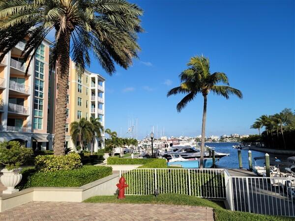 MOORINGS AT LANTANA CONDO 2 - Residential