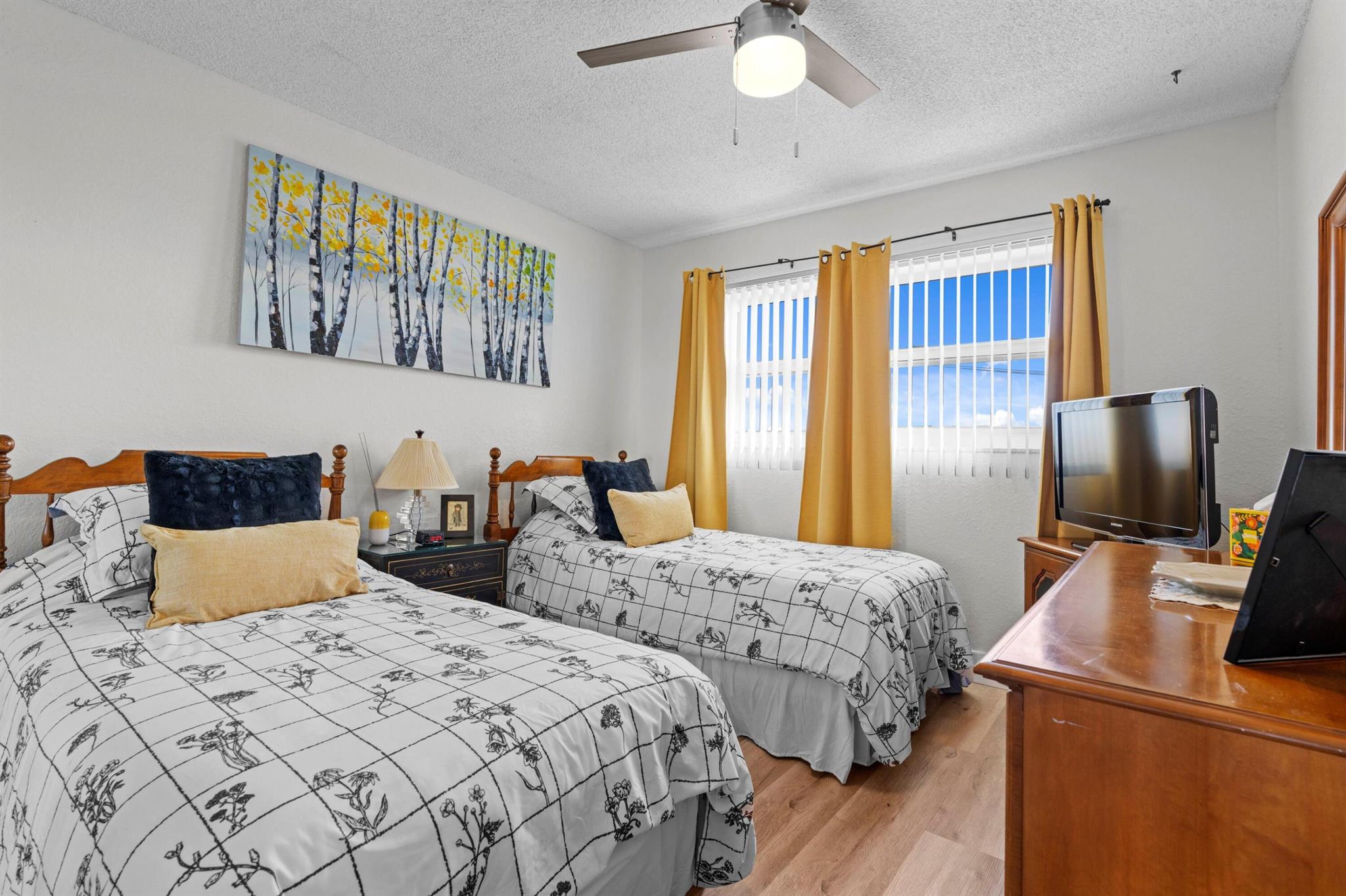 HAMPTON GARDENS 1 CONDO - Residential