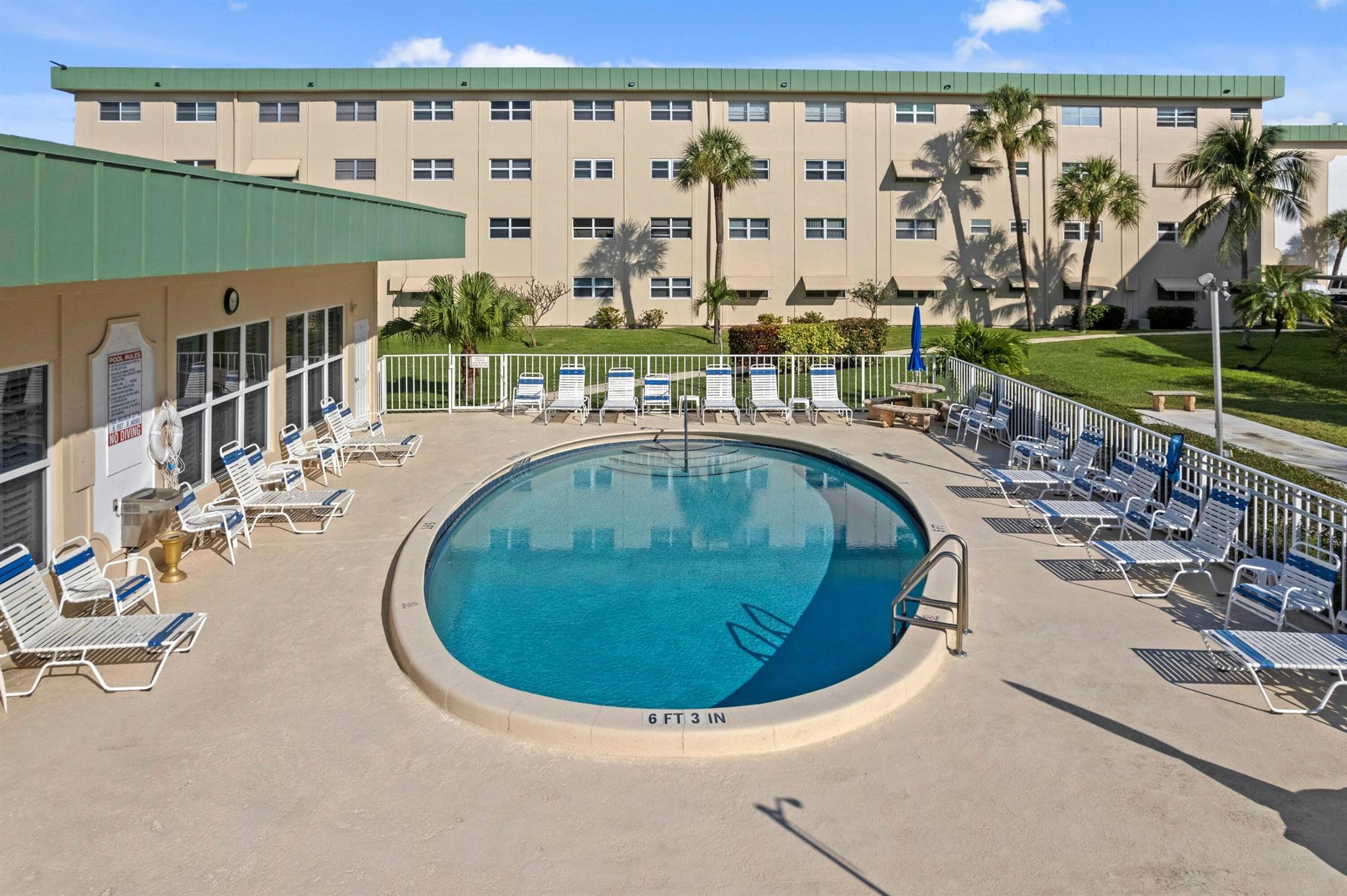 HAMPTON GARDENS 1 CONDO - Residential