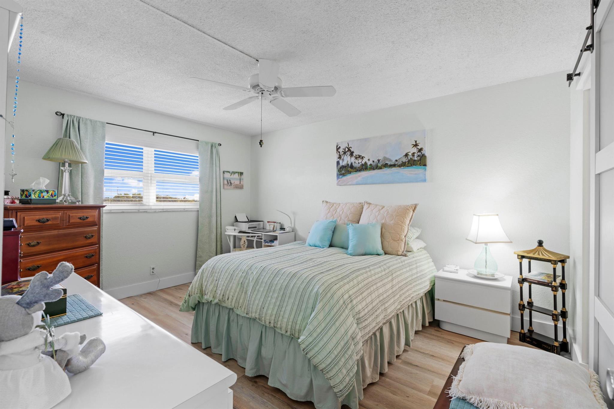 HAMPTON GARDENS 1 CONDO - Residential