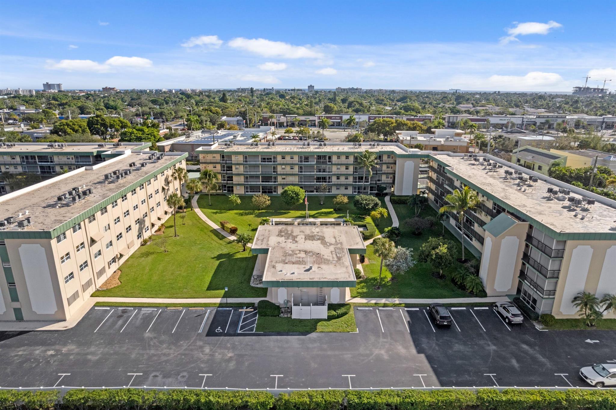 HAMPTON GARDENS 1 CONDO - Residential