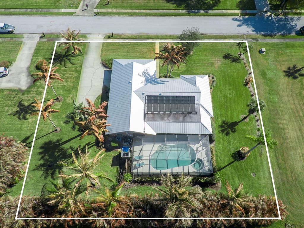 Photo of 915 32nd Avenue, Vero Beach, FL 32960 (MLS # F10551033)