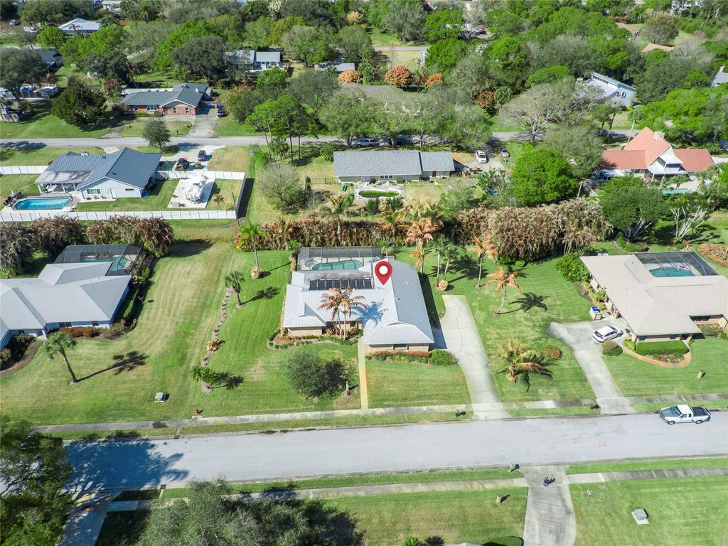 Photo of 915 32nd Avenue, Vero Beach, FL 32960 (MLS # F10551033)