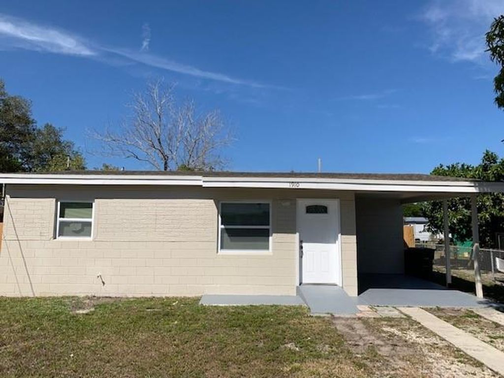 Photo of 1910 Avenue P, Fort Pierce, FL 34950 (MLS # F10318670)