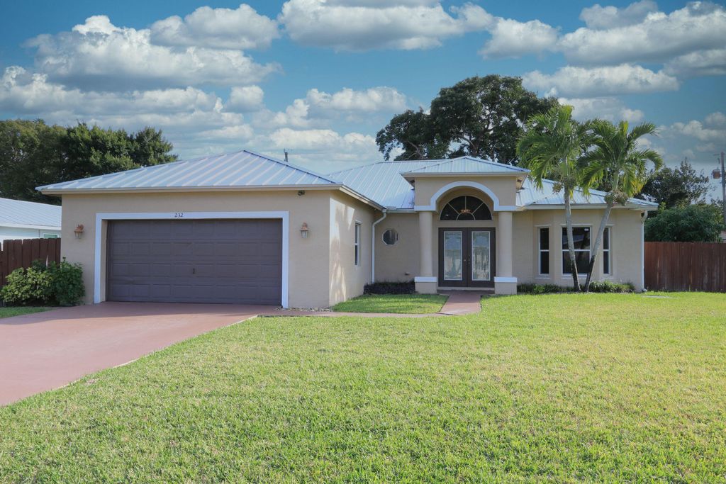 Photo of 232 SE Verada Avenue, Port Saint Lucie, FL 34983 (MLS # R11149582)