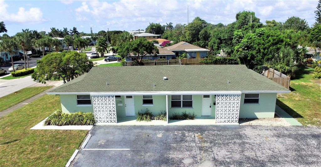 Photo of 714 Hummingbird Way #E, North Palm Beach, FL 33408 (MLS # R10943440)