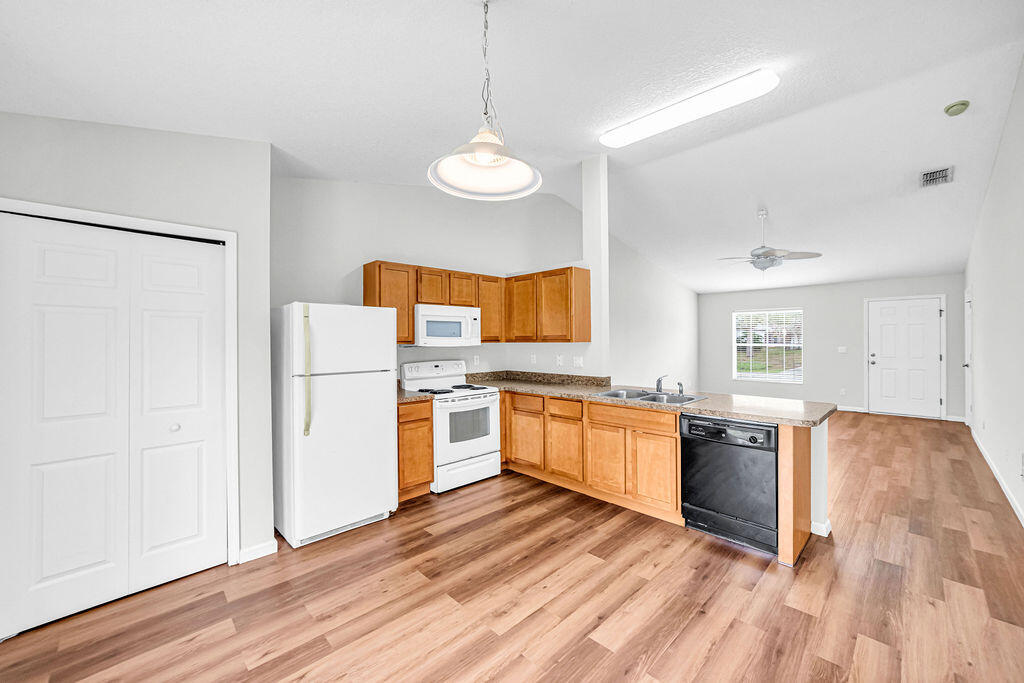 PORT ST LUCIE SECTION 8 - Residential Lease