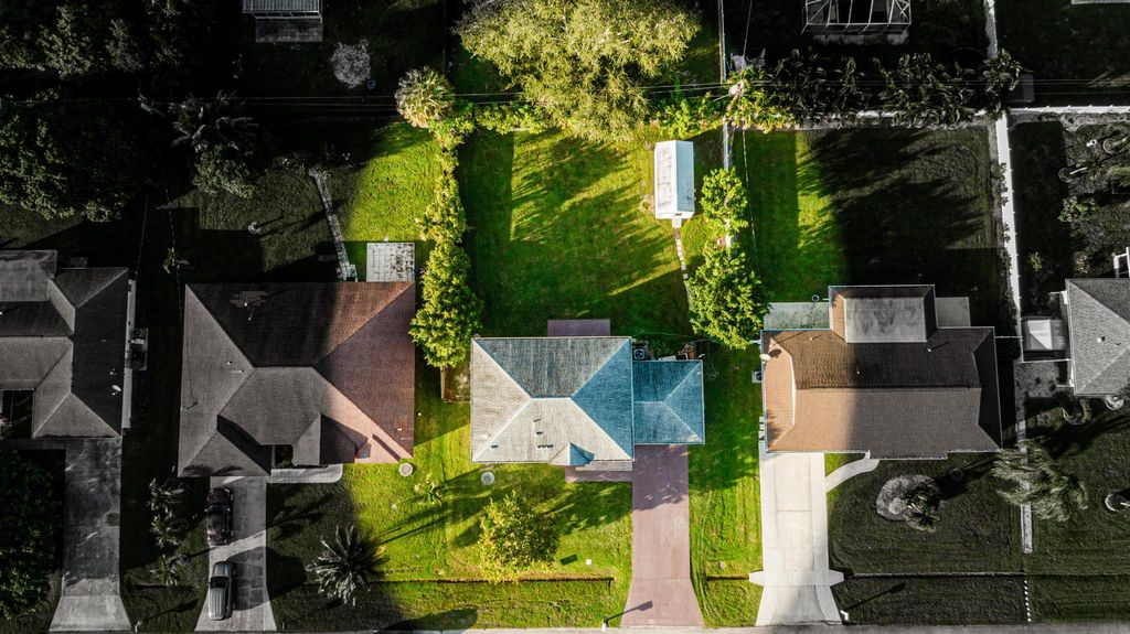 Photo of 167 SW Grove Avenue, Port Saint Lucie, FL 34983 (MLS # R11135013)