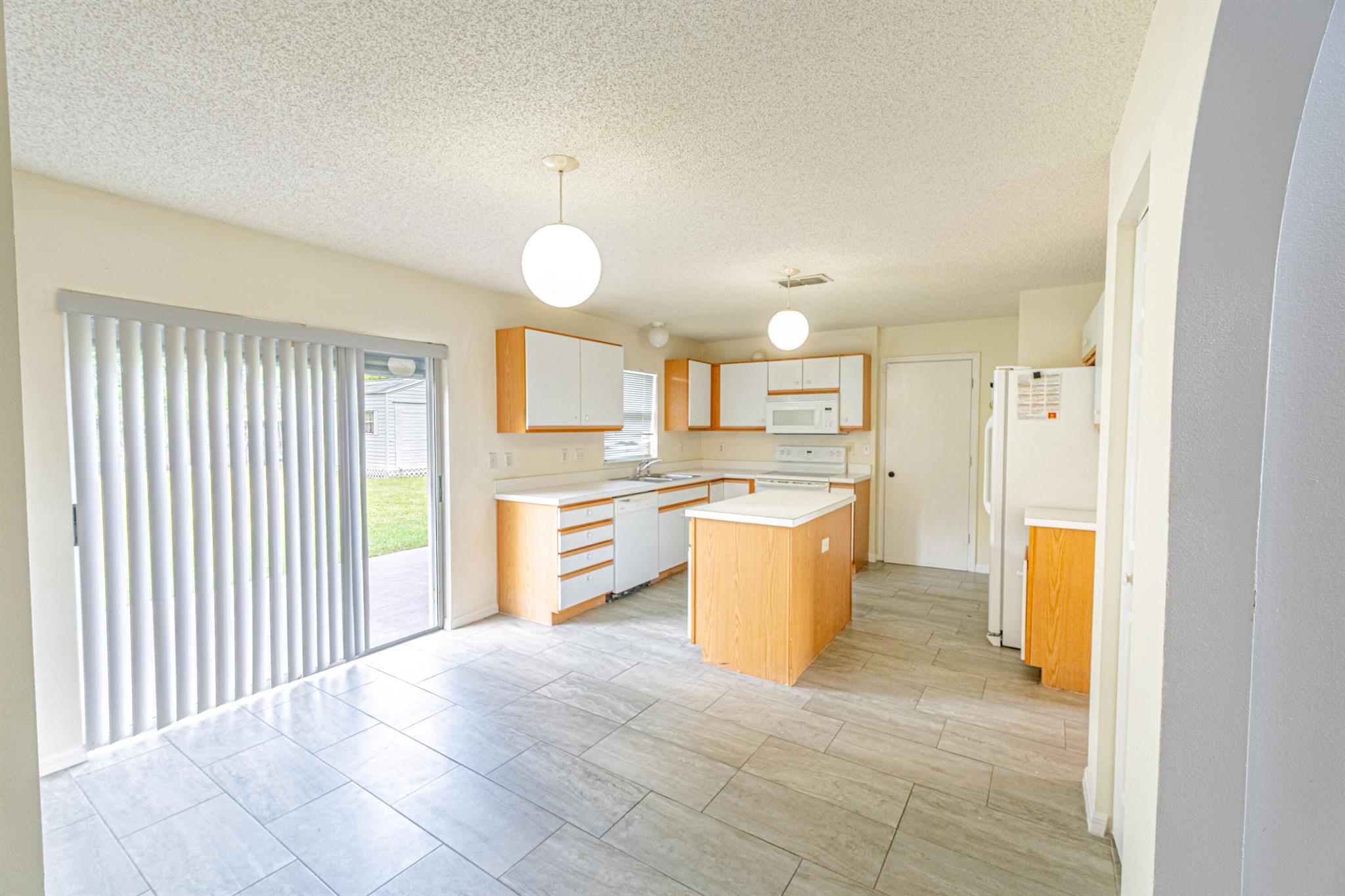 PORT ST LUCIE SECTION 4 - Residential Lease