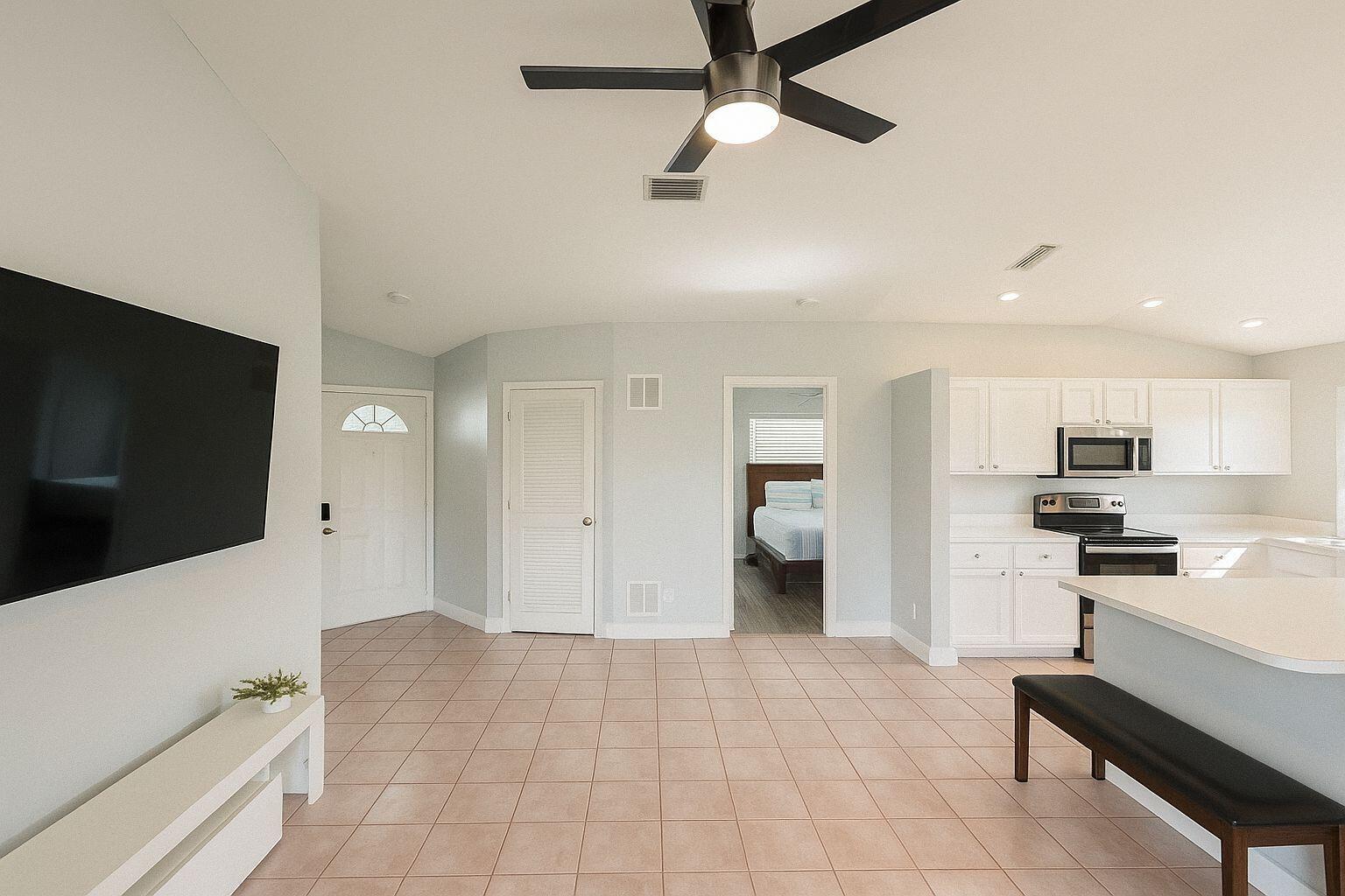 1106 SW Swan Lake Circle